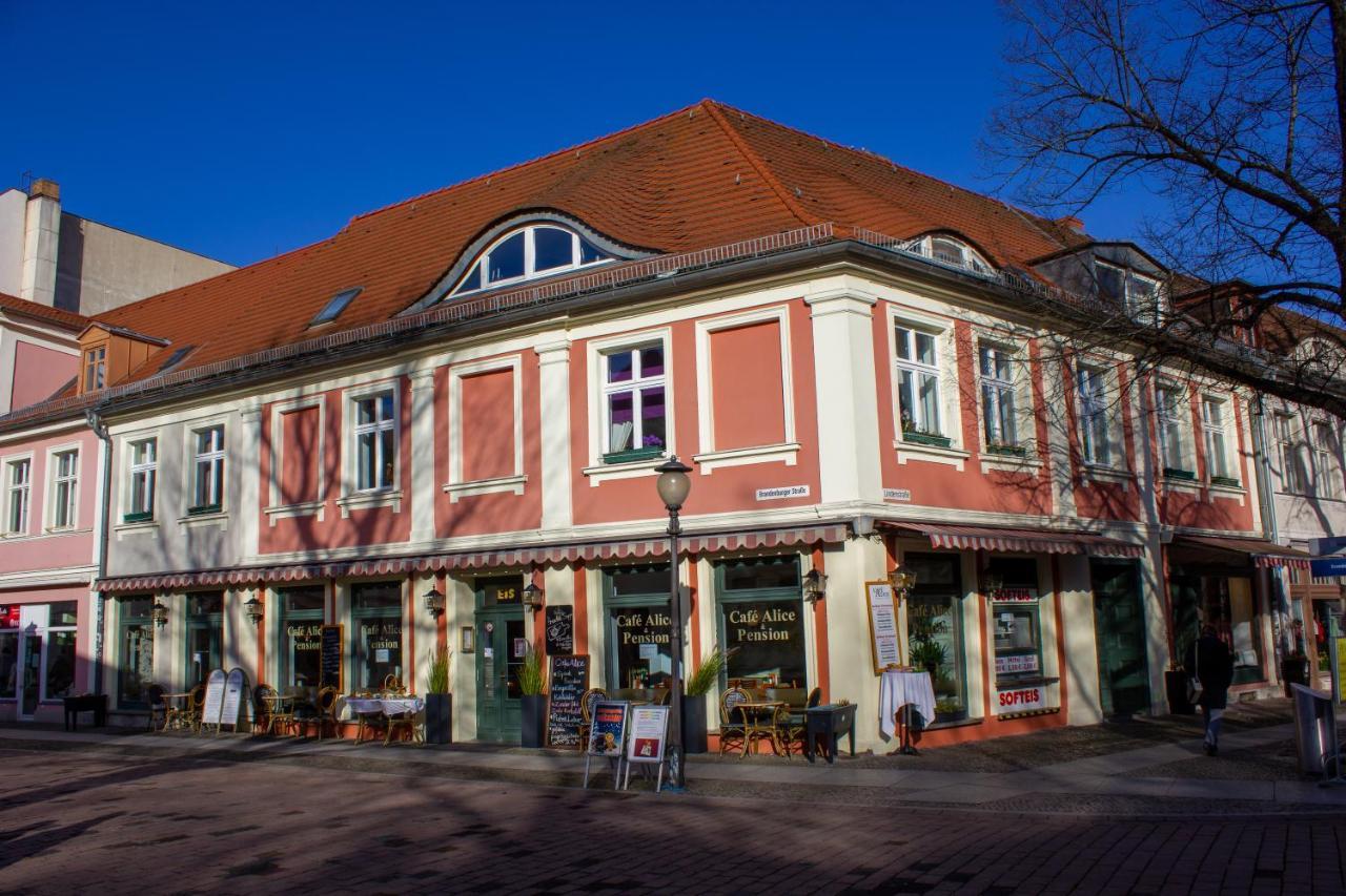 Cafe Alice & Pension Gmbh Potsdam Extérieur photo